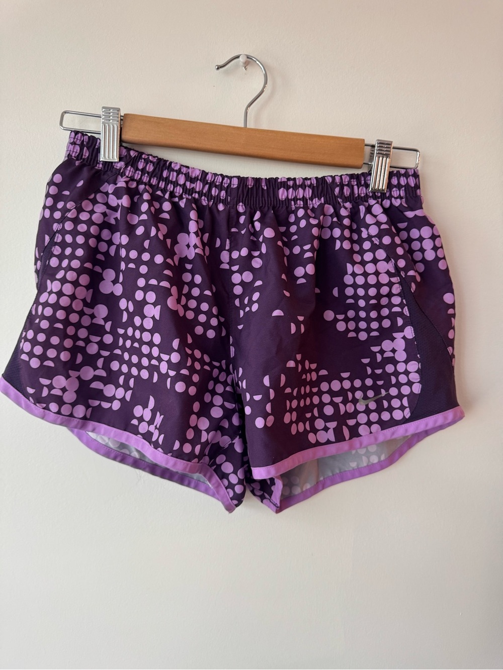 Nike Dri-FIT Tempo Running Shorts Purple Polka Dot Geometric Print Women Medium